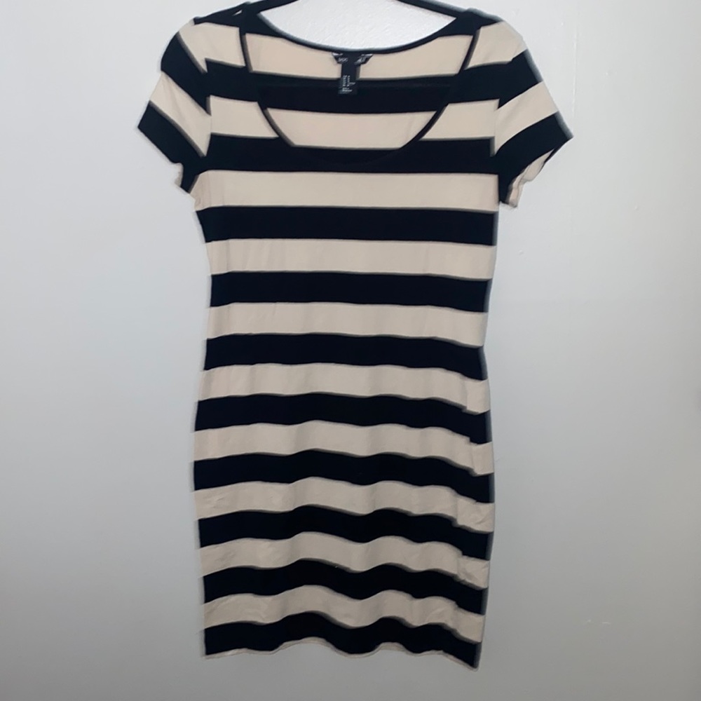 🪼Adorable Vintage H & M striped dress!